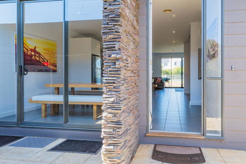 19 Coast Drive - Accommodation Main Beach 3