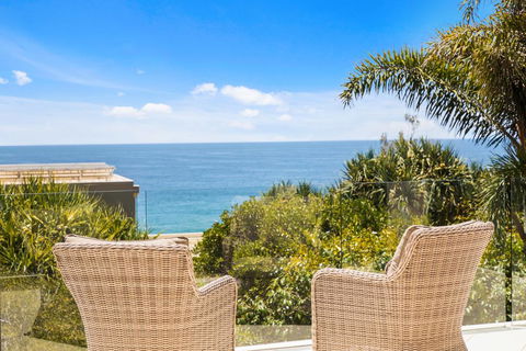 19 Ross Crescent - Accommodation Main Beach 0