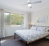 2 'Bronte Court' 17 Magnus Street - air con complex pool and centrally located - Accommodation Main Beach