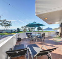 2 'Fleetwood' 63 Shoal Bay Road - spectacular views - Accommodation Main Beach