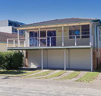 2 'Hibiscus Court' 9 Government Road - fantastic air conditioned 3 bedroom unit - Accommodation Main Beach