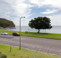 2 'Little Hut' 20 Kurrawa Close - Stunning water views of Little Beach - Accommodation Main Beach