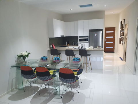 2 BDR Sea View Guest House - Accommodation Main Beach 2