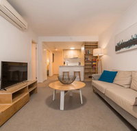 2 Bedroom Apartment Seconds From Valley - Accommodation Main Beach