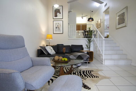 2 Bedroom Close To CBD - Accommodation Main Beach 0