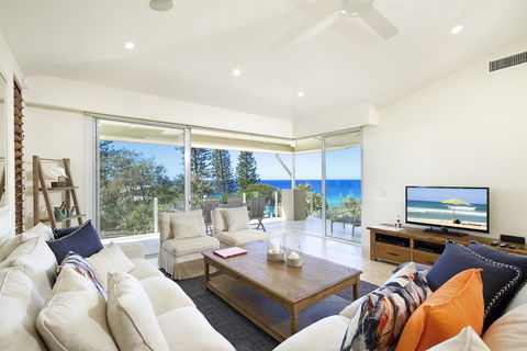 2 Hale Lani - Accommodation Main Beach 1