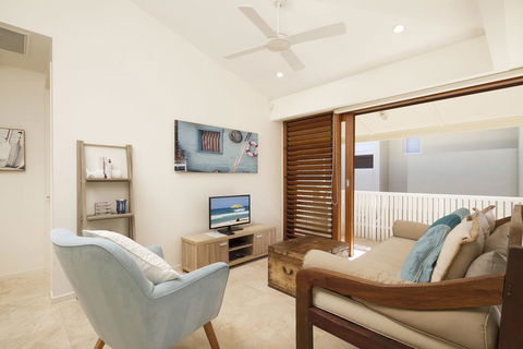 2 Hale Lani - Accommodation Main Beach 0