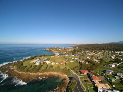 2 Jocelyn Street. Dalmeny - Accommodation Main Beach 0