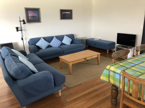 2 Jocelyn Street. Dalmeny - Accommodation Main Beach 3