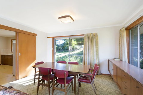 2 Water Crescent - Retro Haven - Accommodation Main Beach 2