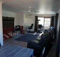 2-29 Rumbalara Avenue - Rainbow Beach Bring your dog or your cat or bring both Free Wi-Fi - Accommodation Main Beach