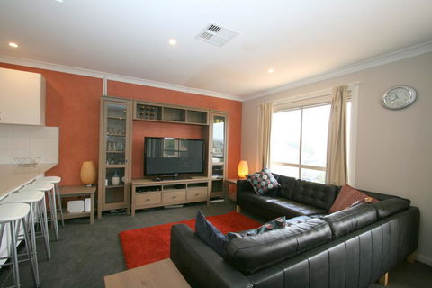 2/17 Jillamatong Street - Accommodation Main Beach 0