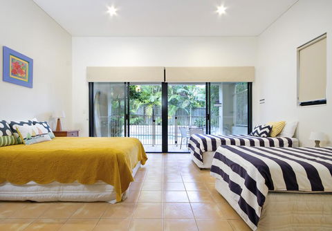 2/22 Stevens - Accommodation Main Beach 2