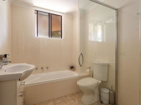 20 Booneroo - Walk To The Beach - Accommodation Main Beach 2