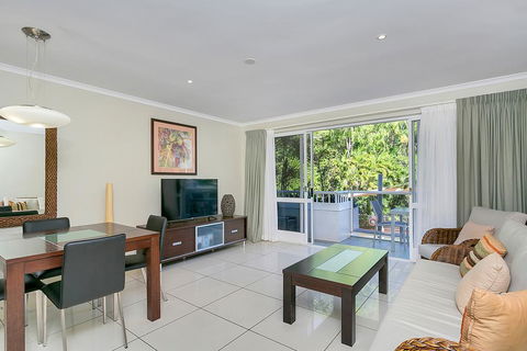 214 Spindle Cowrie Apartment - Accommodation Main Beach 1