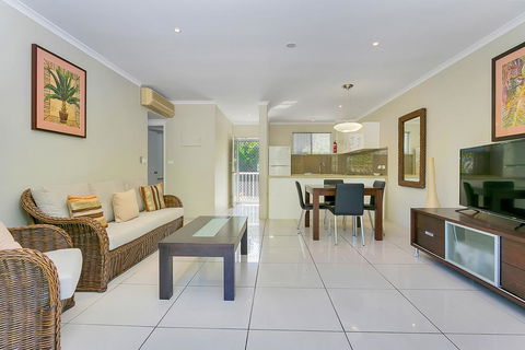 214 Spindle Cowrie Apartment - Accommodation Main Beach 3