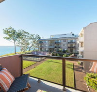 24 'The Poplars' 34 Magnus Street - views aircon WIFI Netflix  Pool - Accommodation Main Beach