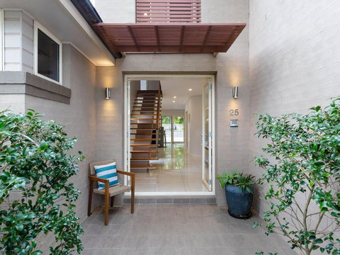 25 Christmas Bush Avenue - Aircon, Pet Friendly, Small Boat Parking & WIFI - Accommodation Main Beach 0
