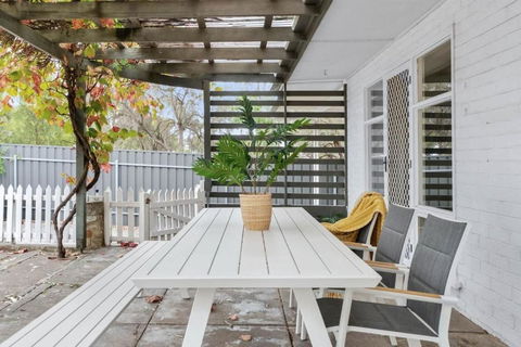 Bellevue Heights HolidayHome - Flinders Uni & Med - Accommodation Main Beach 3