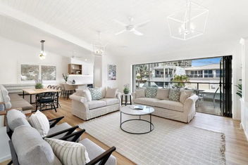 Budds Villa 1 By Khove with Accommodation Main Beach