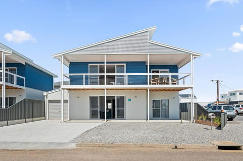 C-Views - Aldinga Beach - C21 SouthCoast Holidays - Accommodation Main Beach 1