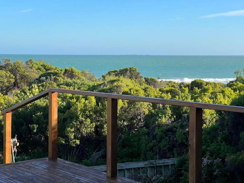 C4 Miles Beach Shack - Accommodation Main Beach 4