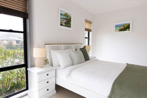 CABA17 - Waterfront Home With A Pool! - Accommodation Main Beach 3
