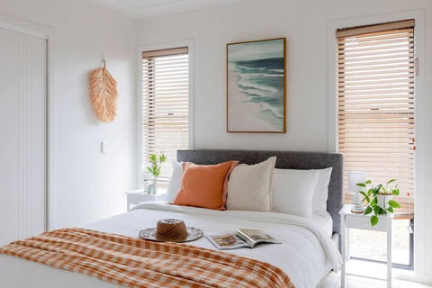 CABA17 - Waterfront Home With A Pool! - Accommodation Main Beach 4