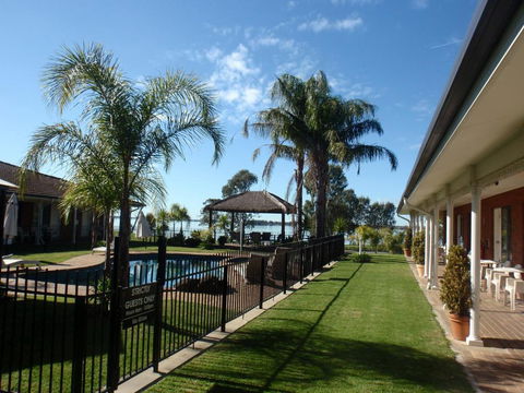 CAPRICORN MOTOR Inn - Accommodation Main Beach 0
