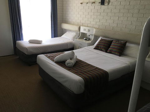 CAPRICORN MOTOR Inn - Accommodation Main Beach 4