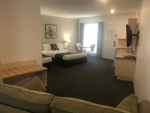 CAPRICORN MOTOR Inn - Accommodation Main Beach 2