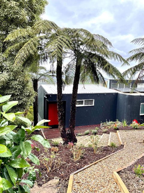 Cloud View Garden - Accommodation Main Beach 2