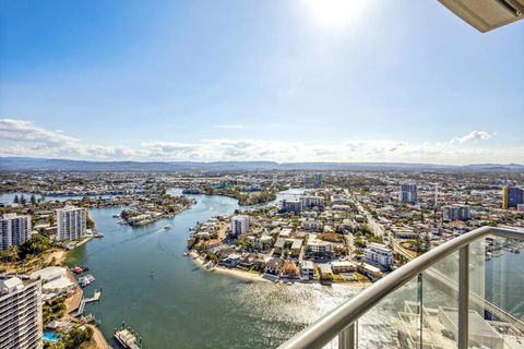 Chevron Renaissance - Level 33 Southern Facing 2B Apartment - Accommodation Main Beach 2