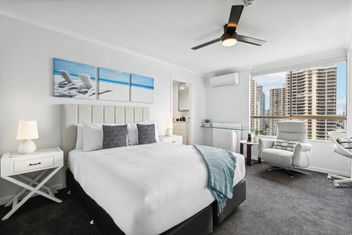 Cosy Studio Overlooking The Ocean With Pool, Gym with Accommodation Main Beach