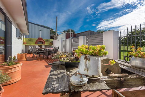 Cradle At Casa Blanca Country Retreat - Accommodation Main Beach 0