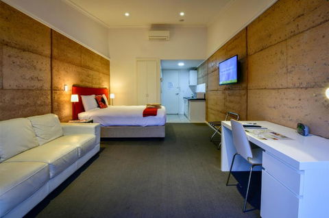 Crossroads Ecomotel - Accommodation Main Beach 0