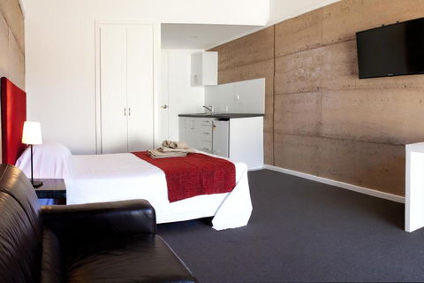 Crossroads Ecomotel - Accommodation Main Beach 1