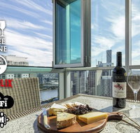 2BR EPIC VIEWS  CBD  2 Cars  Pool Wine Gym Netflix - Accommodation Main Beach