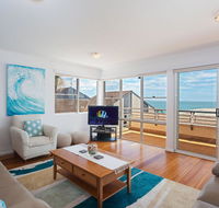 3 'The Clippers' 131 Soldiers Point Road - fabulous waterfront unit - Accommodation Main Beach