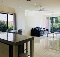 3 Bedroom Executive Luxury Beachside Townhouse - Accommodation Main Beach