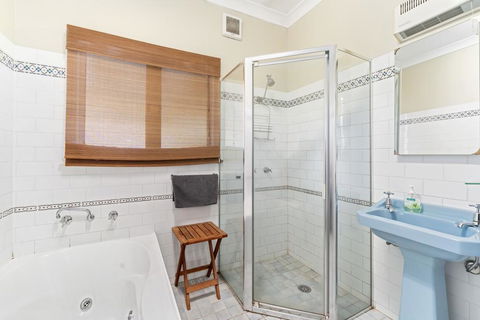 3 Sisters Blue Mountains Cottage - Accommodation Main Beach 3