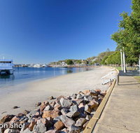 3 Tomaree Street - cute 4 bedroom house with aircon in the heart of town - Accommodation Main Beach