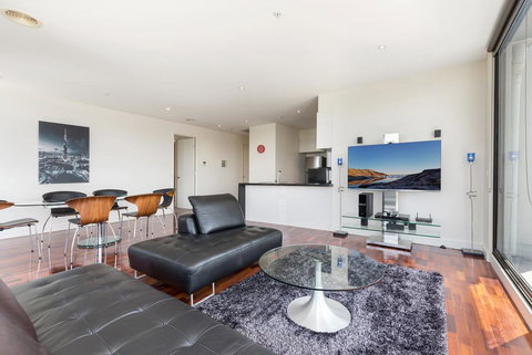 3-Bed Apartment With Parking Near Parks And Dining - Accommodation Main Beach 0