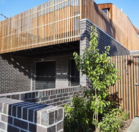 3-Bed House With Rooftop and Parking Near Yarra Park - Accommodation Main Beach