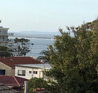 3/4 Victor Parade - great townhouse  walk to the beach - Accommodation Main Beach