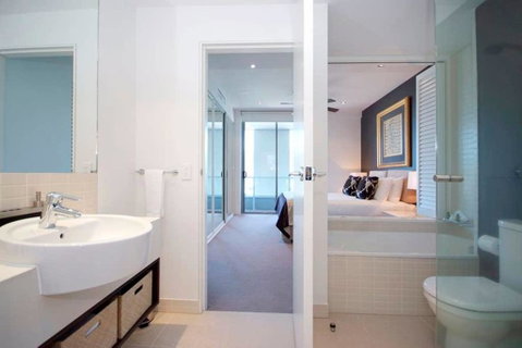 301 Harbour Lights - Accommodation Main Beach 1