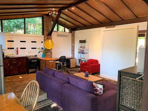 305 Montville - The Artist's Cottage - Accommodation Main Beach 1