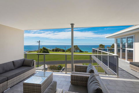 31 McMillan Crescent - Accommodation Main Beach 0