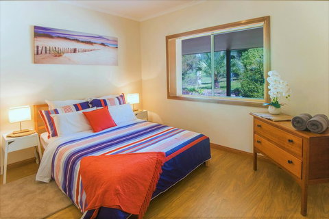32 Zachary Drive Farm Stay Iconic Water Views - Accommodation Main Beach 2
