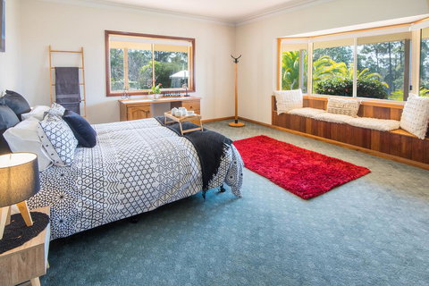 32 Zachary Drive Farm Stay Iconic Water Views - Accommodation Main Beach 1